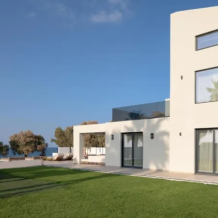 Asea Villa, Spectacular Right-on-the-beach Retreat, By Thinkvilla Vila *