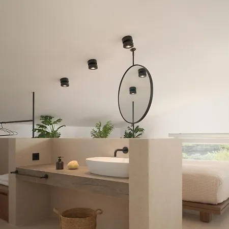 Asea Villa, Spectacular Right-on-the-beach Retreat, By Thinkvilla Vila *