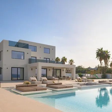 Asea Villa, Spectacular Right-on-the-beach Retreat, By Thinkvilla * Skaleta