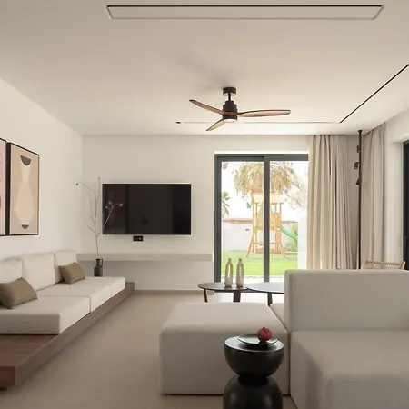 Vila Asea Villa, Spectacular Right-on-the-beach Retreat, By Thinkvilla Skaleta