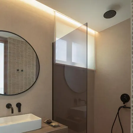Asea Villa, Spectacular Right-on-the-beach Retreat, By Thinkvilla Vila *