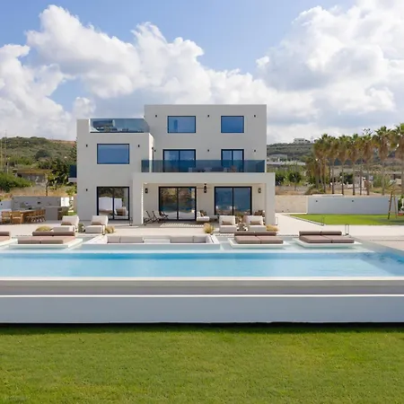 Asea Villa, Spectacular Right-on-the-beach Retreat, By Thinkvilla Vila *